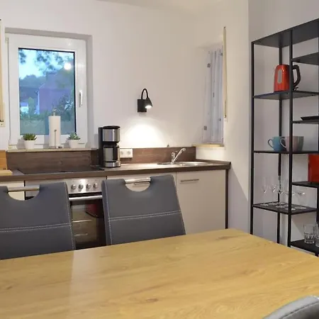 Ruhige Im Gruenen Apartman *